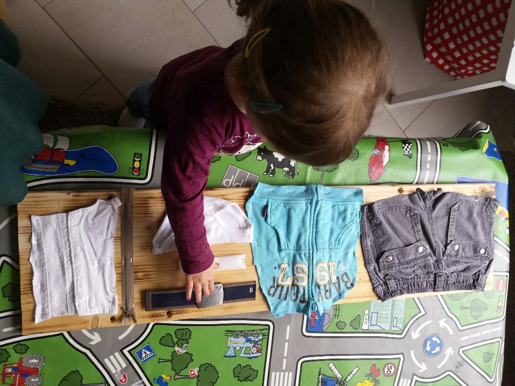 Zegenen Speeltoestellen redden thema kleding een leuk en educatief thema voor kinderen tot 6 jaar