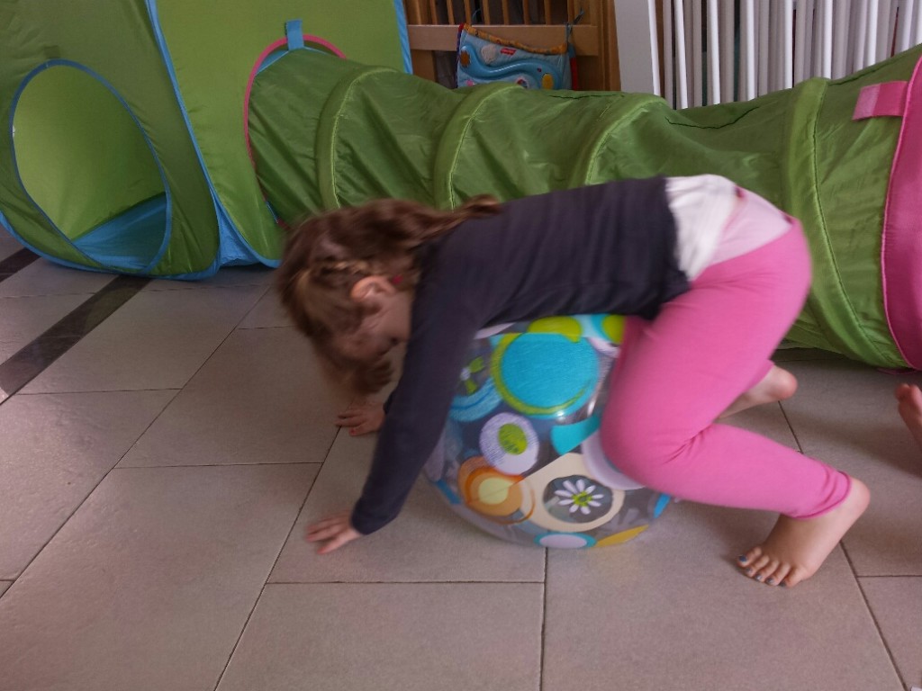 oefeningen met een strandbal