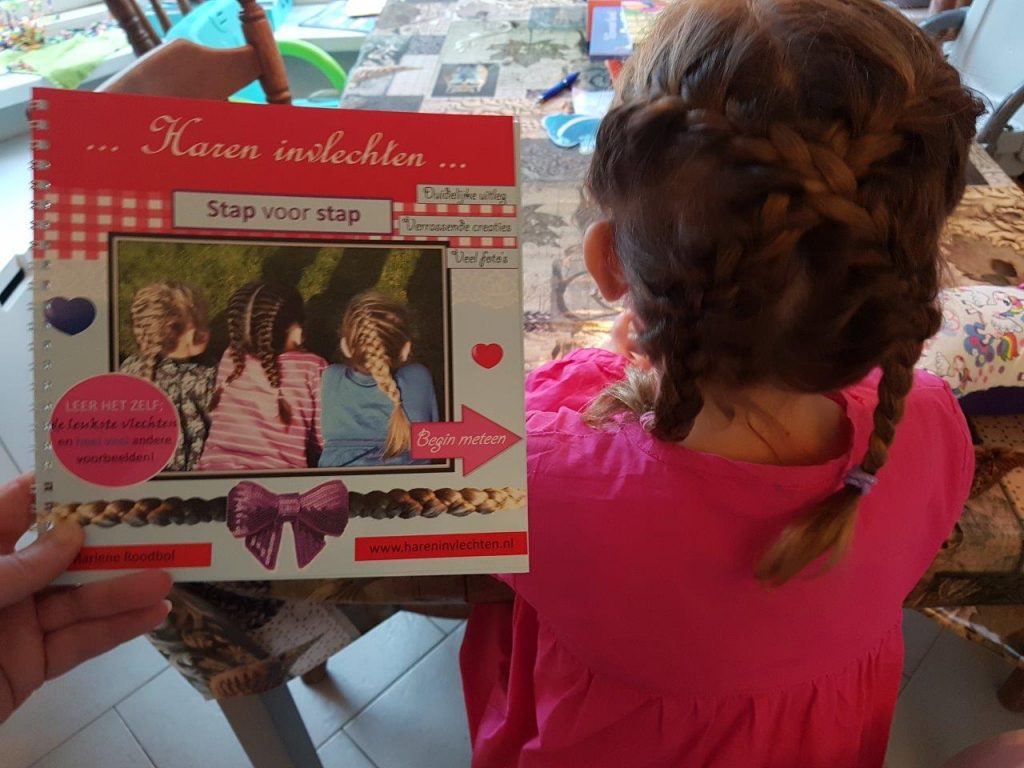 handige tips en ideeën kinderen met dun haar te helpen een kapsel peuter te vinden dat bij hen past. Haren invlechten en haaraccessoires