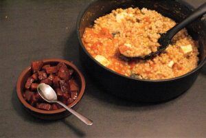 Parelcouscous met kikkererwten tomaat en chorizo
