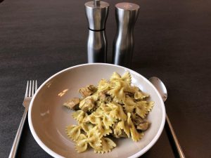 pasta met pesto en kip lweethetwel recept