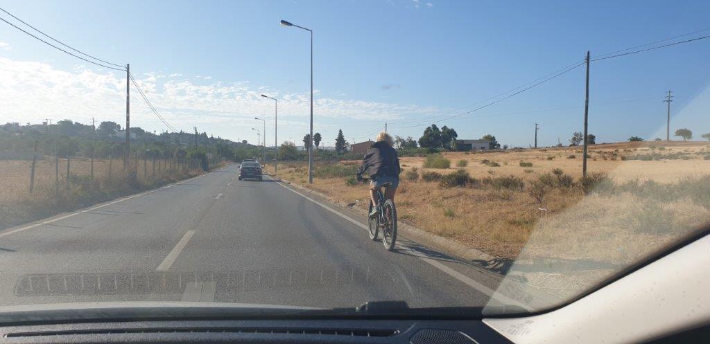 fietsers op de weg Algarve