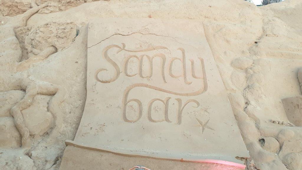 sandy bar Sand City in de prachtige Algarve van Portugal is een hele leuke activiteit om met kinderen te doen. zandsculpturen Algarve