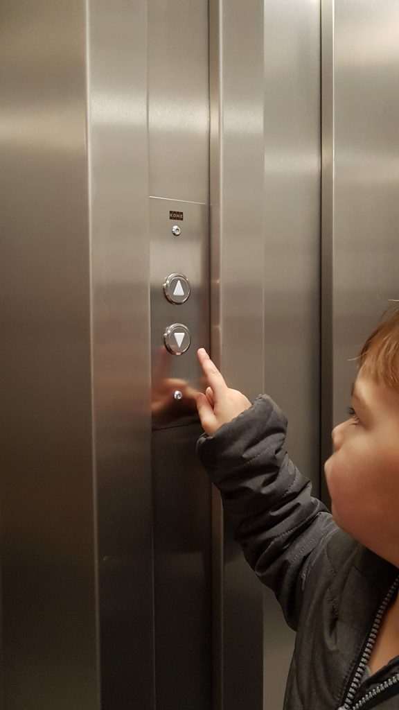 veilig de lift in met je kind