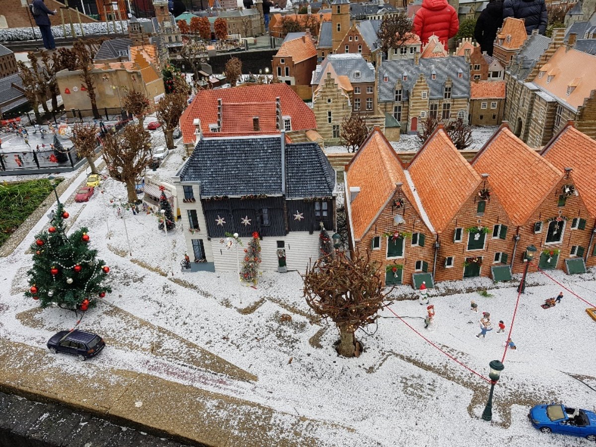 Winter in Den Haag met Madurodam winterweken. Koop snel je entreekaartjes voor dit leuke uitje in Den Haag met kinderen. Kerst en winter