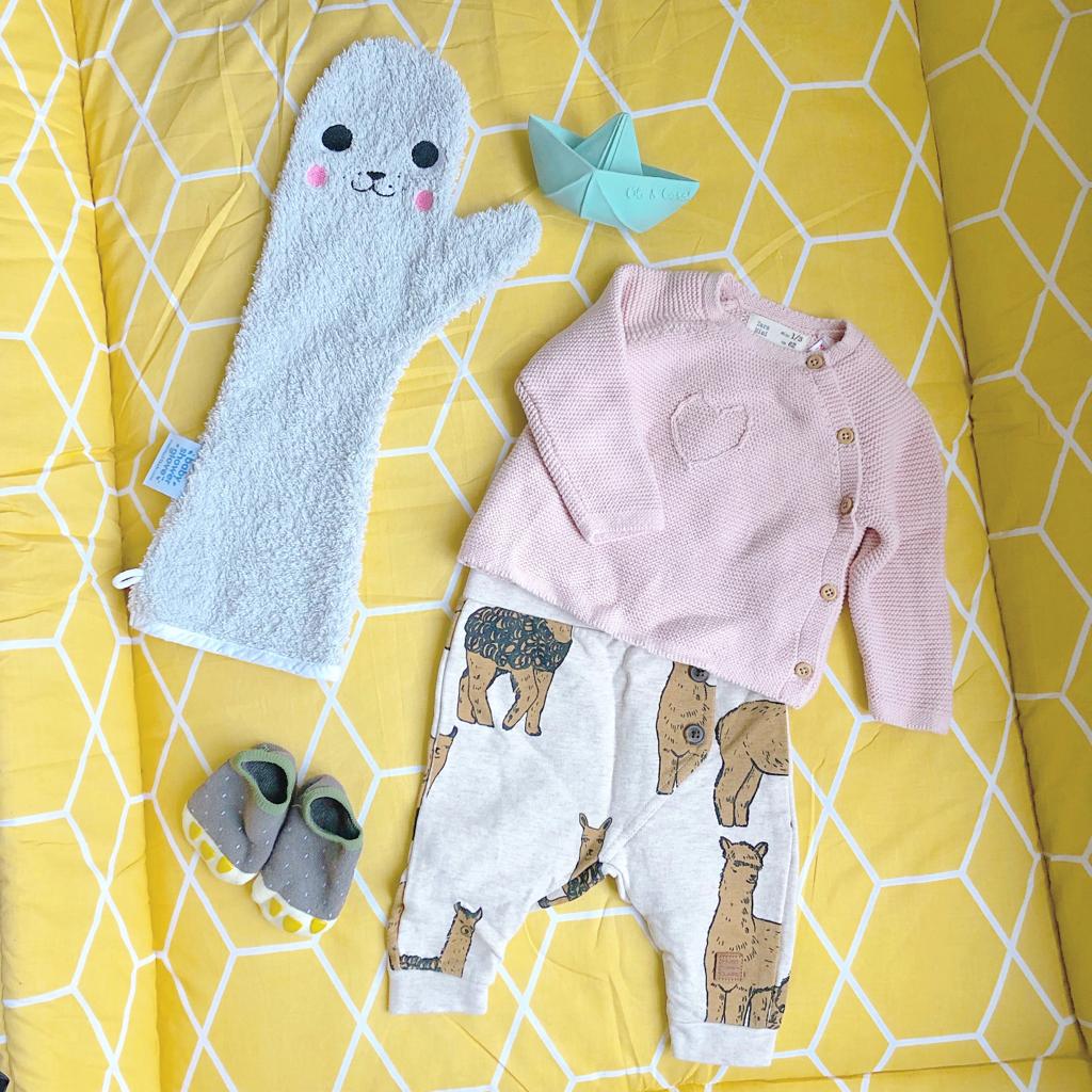Een blog met tips voor kraamvisite cadeau. Kraambezoek - kraamcadeau een handige lijst met cadeau pasgeboren baby tips. Wat kies jij?