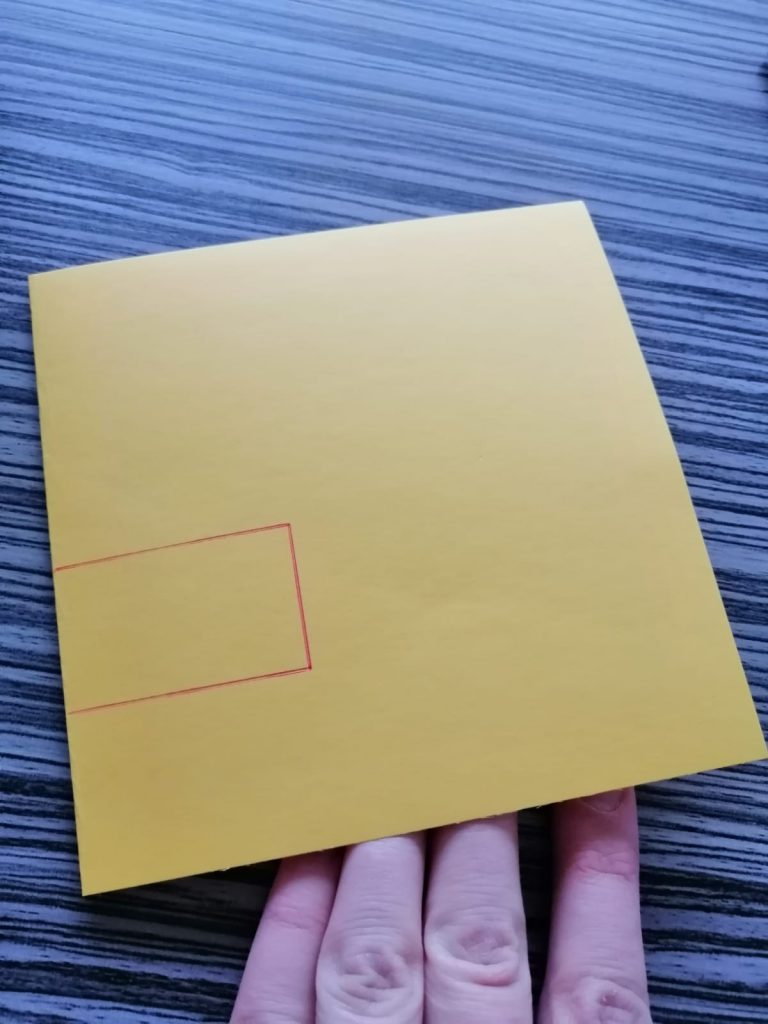 geel papier met rechthoek