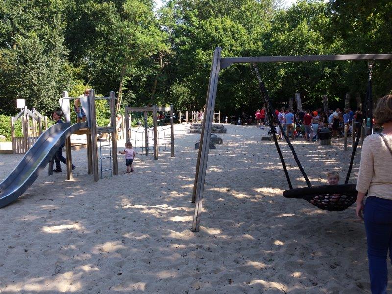 Op zoek naar activiteiten in Den Haag met kinderen? Zwemmen, strand, kindvriendelijke restaurants, binnenspeeltuinen en buitenspeeltuinen bosjes van pex