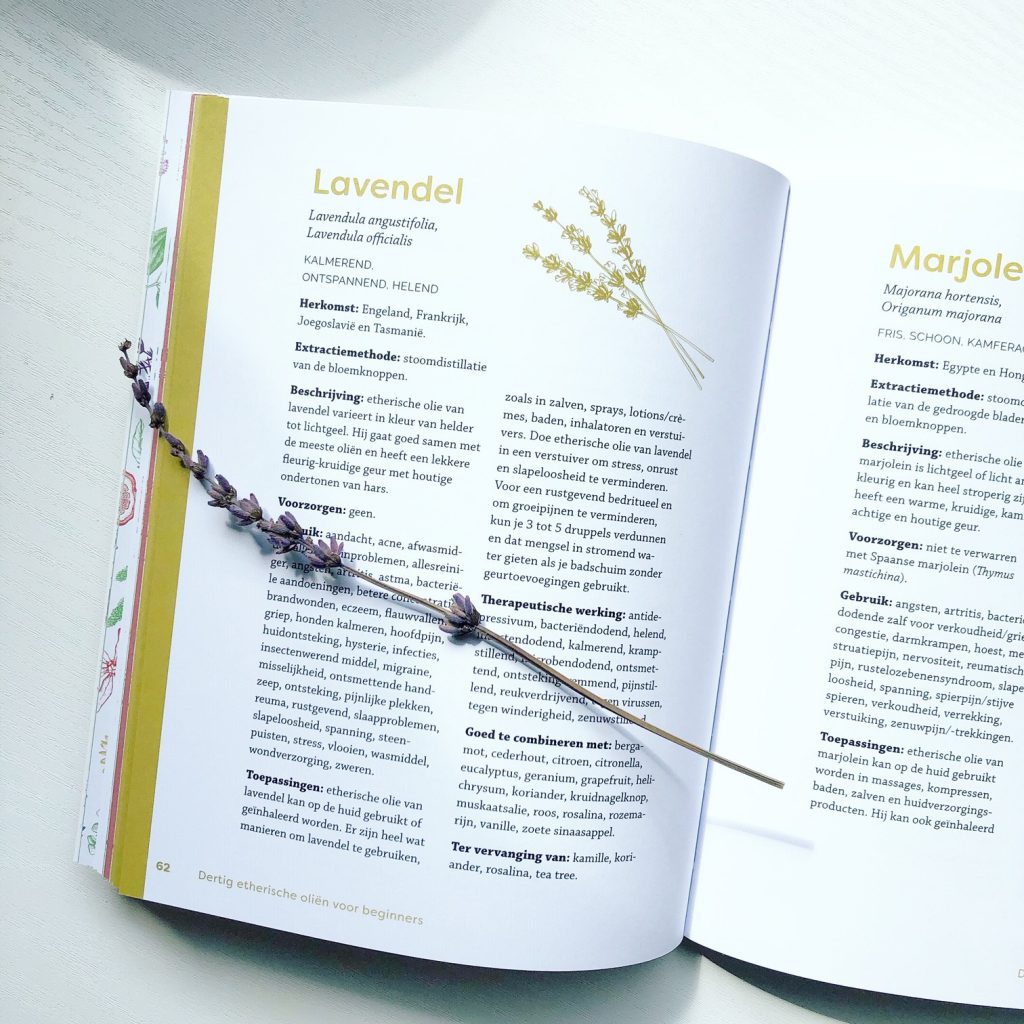 Praktisch handboek etherische oliën handig boek - Mamascrapelle