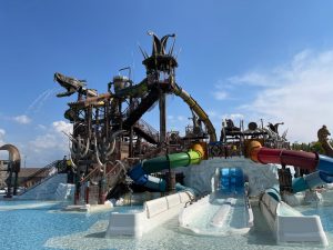 glijbanen in het buitenbad
