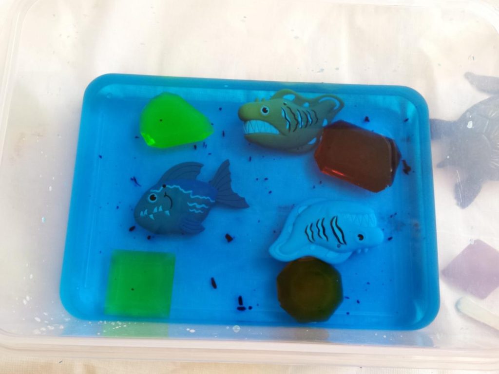 Ijsjes knutselen. zomer activiteit met peuters. Perfect voor thema ijsjes en zomer. Spelen met water en verf. Memory maken