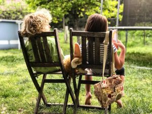knusse stoelen met kinderen
