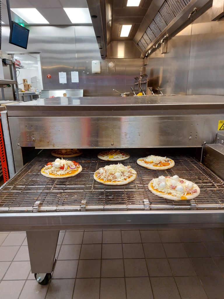 pizza's  Bij Sir Winston Fun & games Scheveningen, Rijswijk, Schiedam, Amsterdam, pizza bakken
