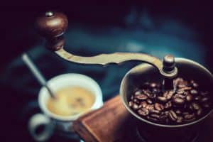 Kopje koffie van versgemalen bonen