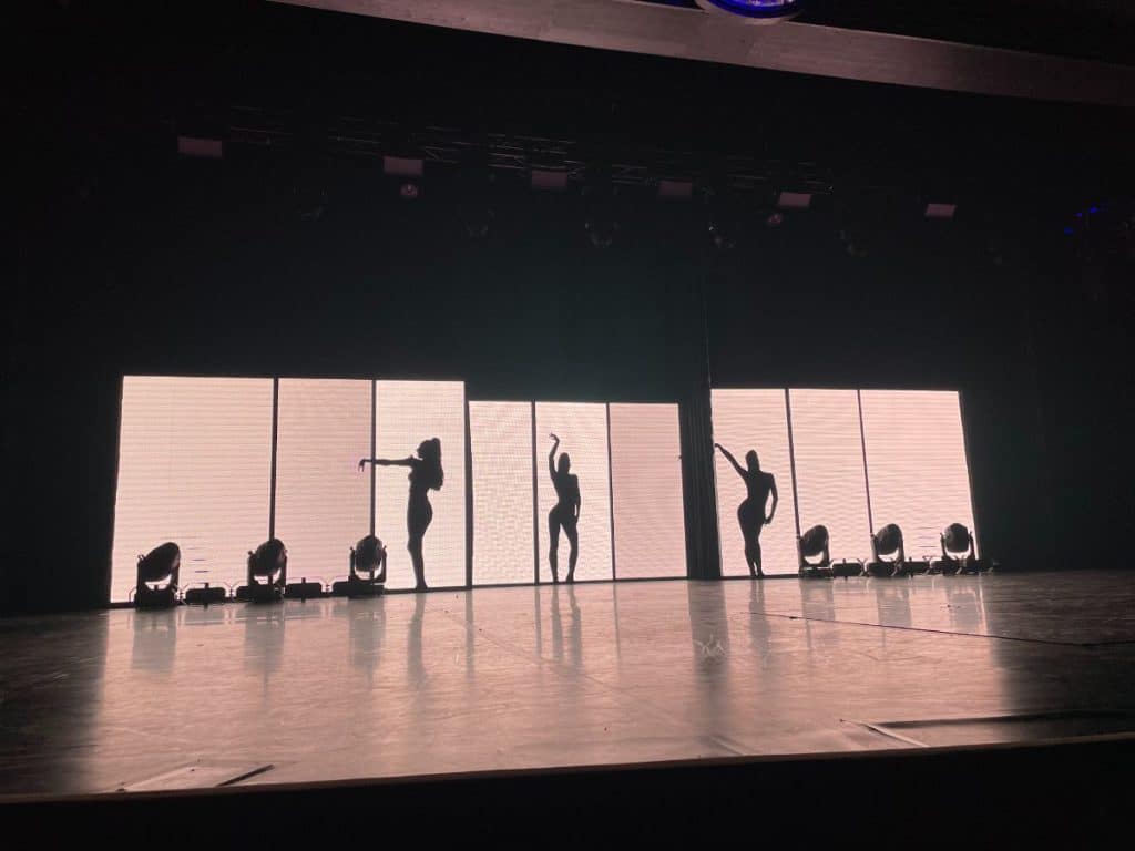 danseressen op het podium