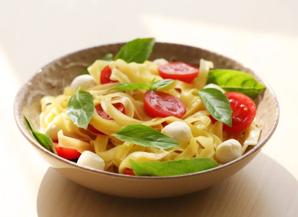 Koude pastasalade kindvriendelijk - 5 recepten voor kinderen. pastasalade voor kinderen. Welke pasta salade vind je kind het lekkerste? caprese
