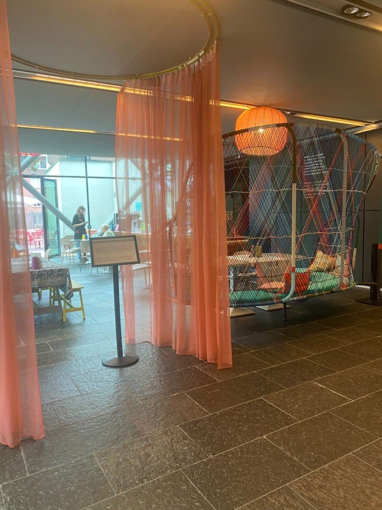Makersgeheimen 3 is een tentoonstelling om te doen! Textielmuseum en mogelijkheden met textiel. In Tilburg.