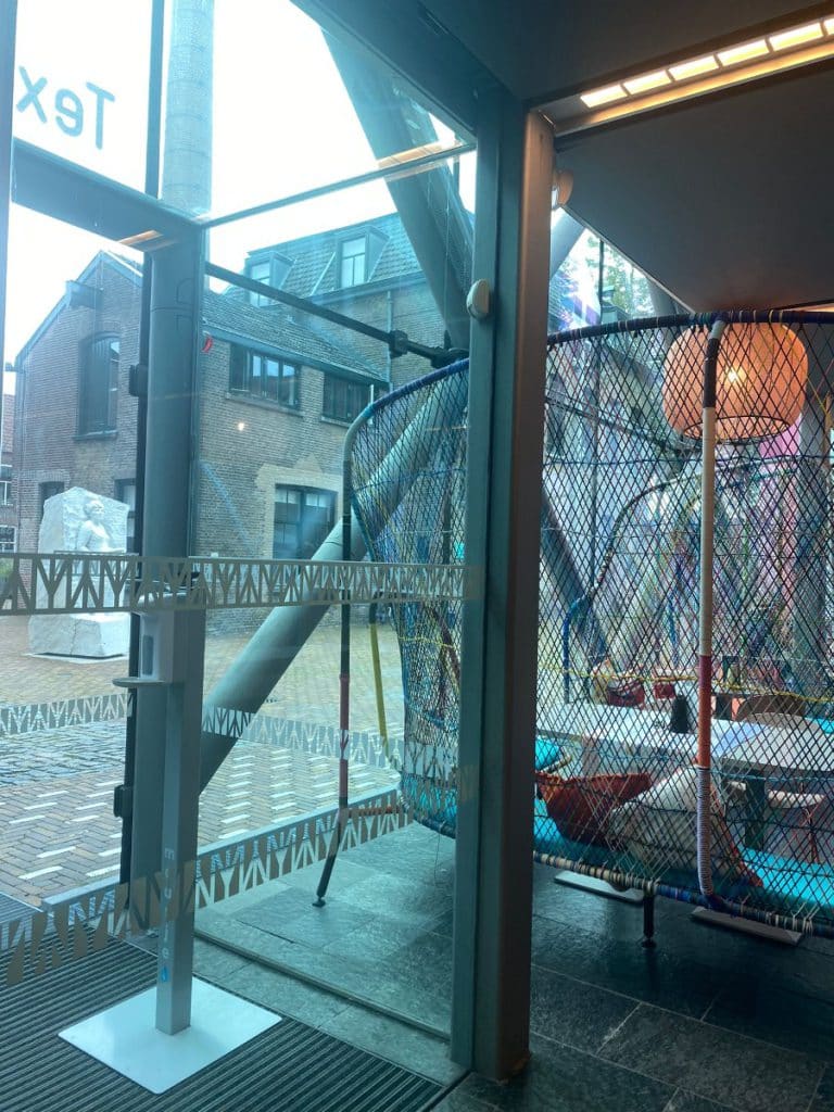 Makersgeheimen 3 is een tentoonstelling om te doen! Textielmuseum en mogelijkheden met textiel. In Tilburg.