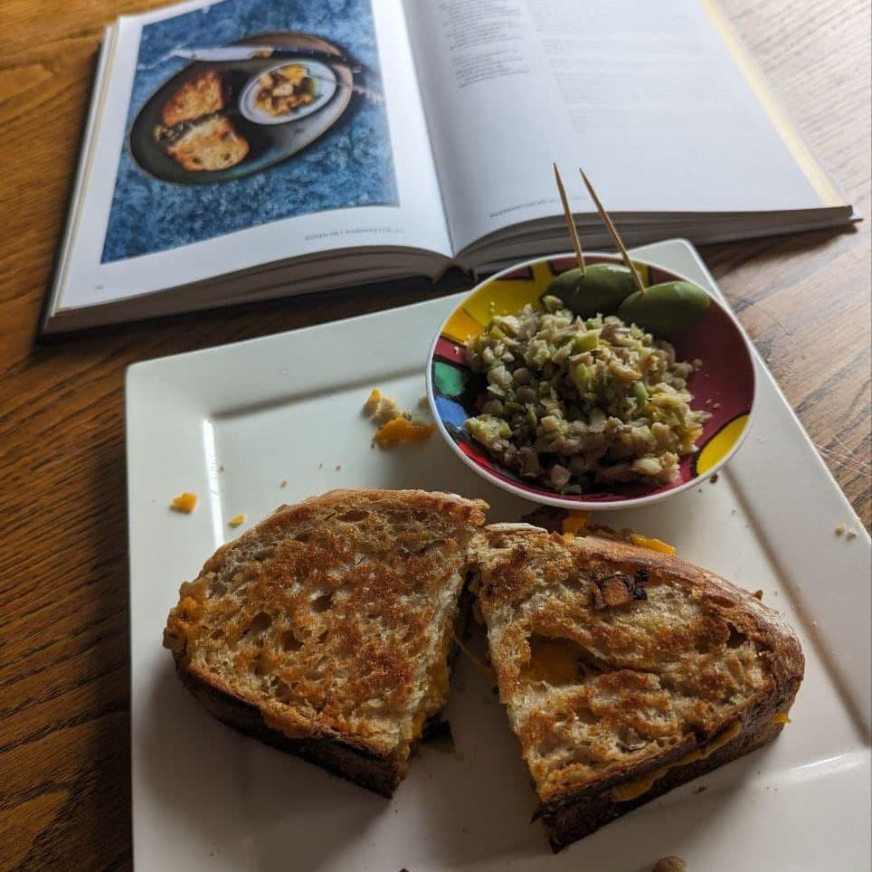 Kaastosti met een relish van paddenstoelen