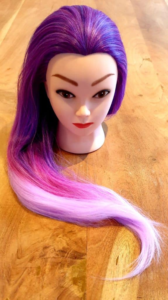 Met een oefenhoofd van Sassy Goods is het oefenen van vlechten gemakkelijker dan ooit. Inclusief stappenplan voor Boxer Braids.