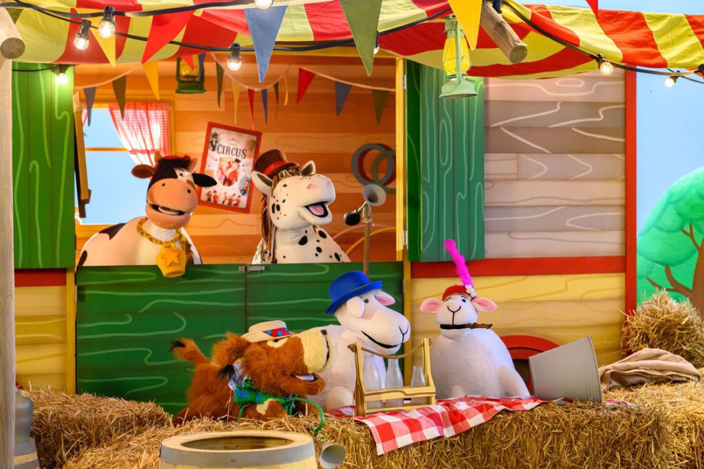 Fien en Teun circus op de boerderij