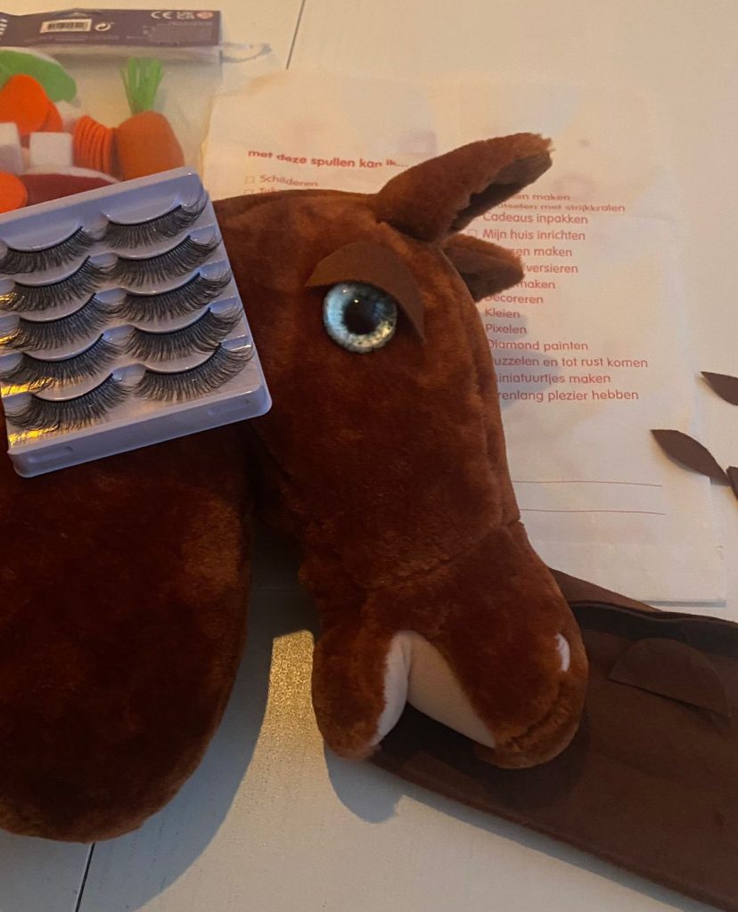 hobby horse ogen maken met nepwimpers