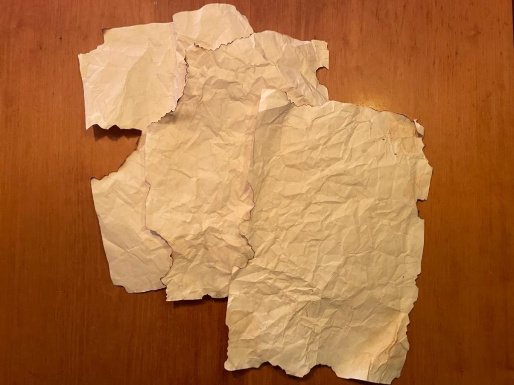 Heb je je weleens afgevraagd hoe je papier oud kunt maken? Misschien wil je een oude brief maken of een schatkaart. Lees hier hoe dat moet!