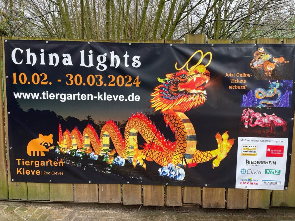 In de avond naar Tiergarten Kleve, vanwege 65 jaar dierentuin. Tot 30 maart 2024 China Lights festival. Een lichtfestival met dieren!