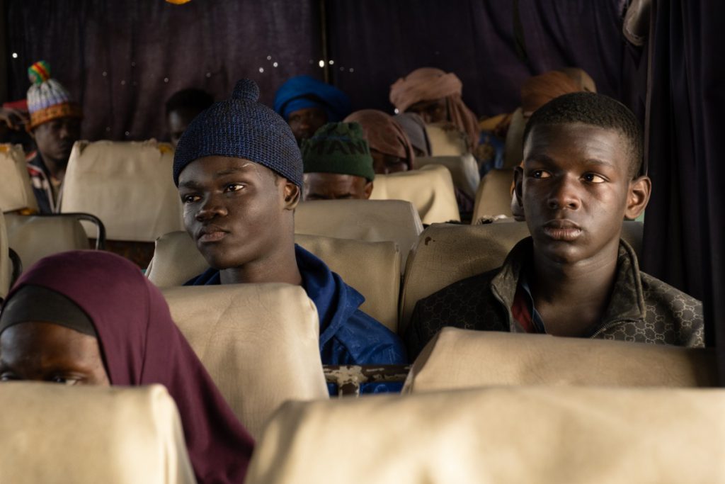 Io Capitano, twee vrienden gaan van Senegal Europa. Hun moderne Odyssee leidt door de woestijn, het detentiecentra en de gevaren van de zee.