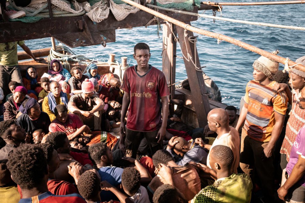 Io Capitano, twee vrienden gaan van Senegal Europa. Hun moderne Odyssee leidt door de woestijn, het detentiecentra en de gevaren van de zee.