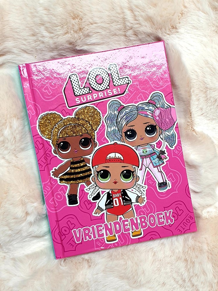 Dit super leuke en vrolijke L.O.L. vriendenboekje is een prachtige en blijvende herinnering aan al je vrienden. Vriendenboek voor meiden