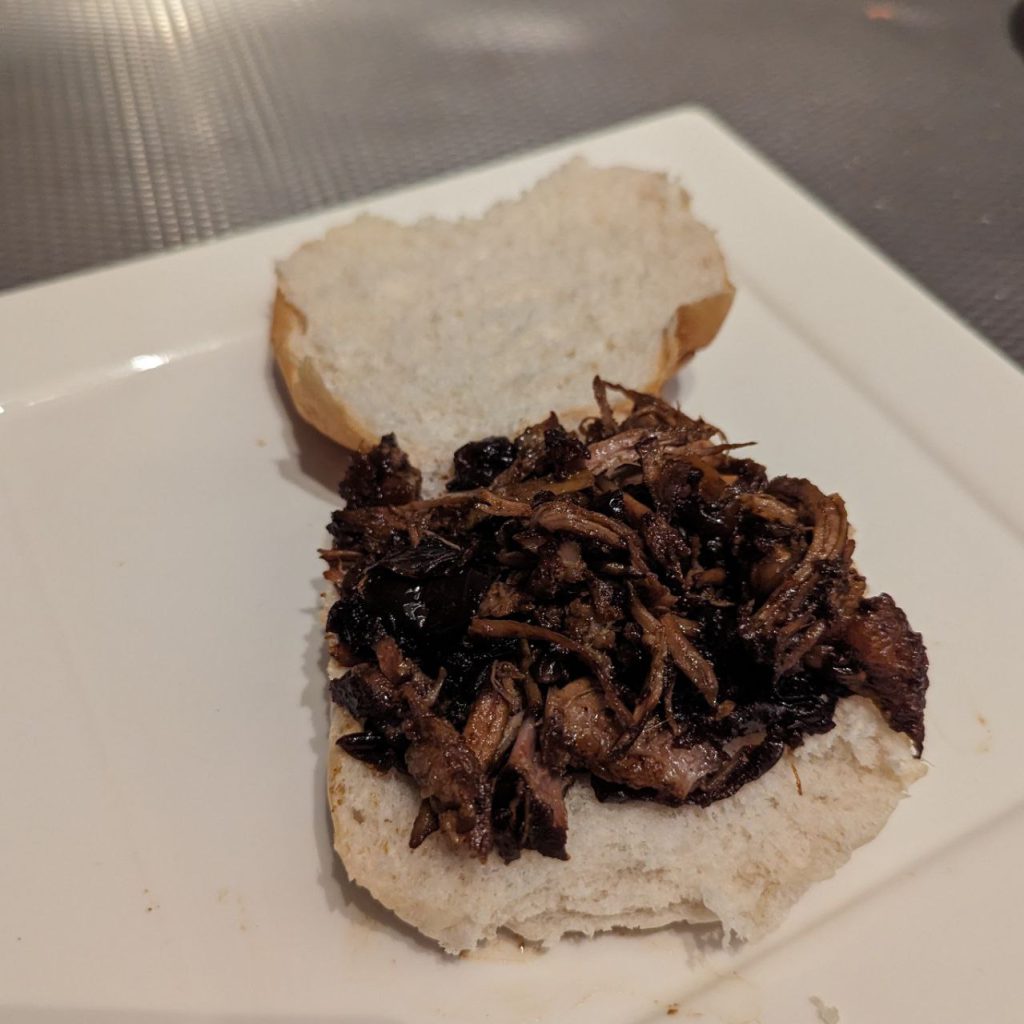 Broodje pulled pork schouderkarbonade slowcooker