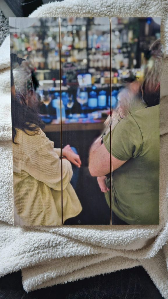 fotoproduct op hout gezin in bar