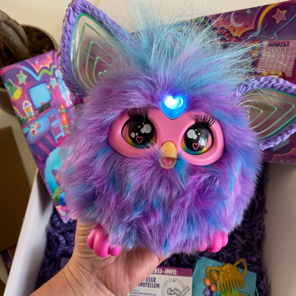 digitaal dier knuffel huisdier retro iconisch speelgoed cadeautip hasbro furby nieuw