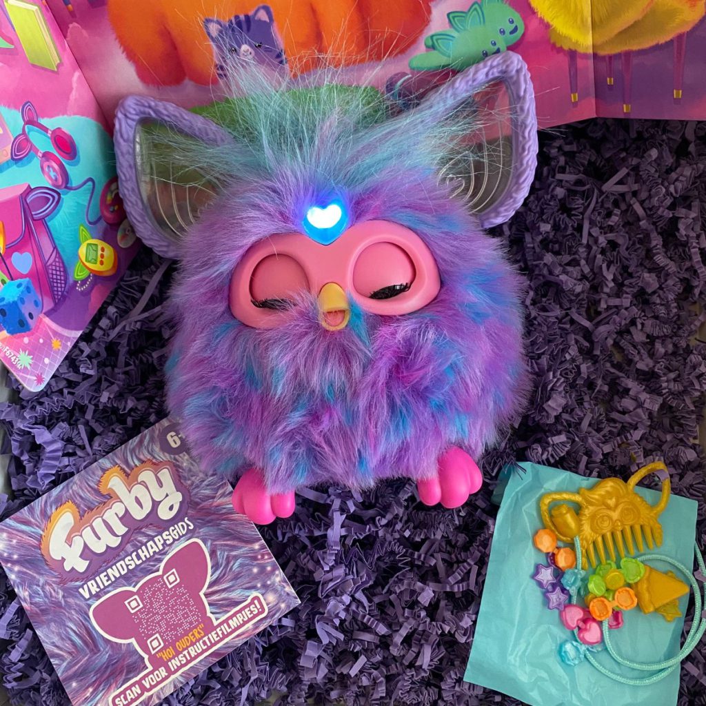 digitaal dier knuffel huisdier retro iconisch speelgoed cadeautip hasbro furby