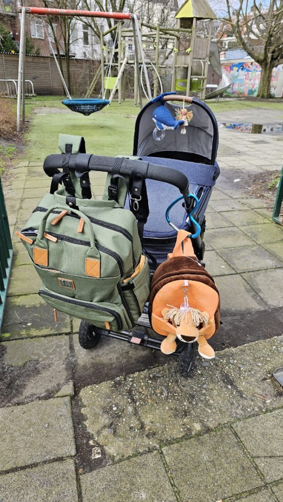 Handige duurzame luiertas voor ouders en peuter rugzak. Karabijn haak van Dooky
