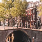 Amsterdam verkennen op het water grachten
