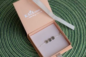 Geboortebloemen in zilveren armband, uniek, persoonlijk, trots, kinderen dichtbij, Moederdag
