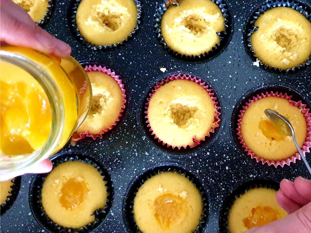 Lemon curd toevoegen