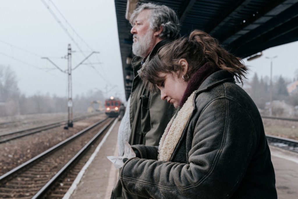 Treasure, de tragikomedie over een Auschwitz overlevenden vader die met zijn dochter op roadtrip gaat op zoek naar antwoorden in het verleden treinstation