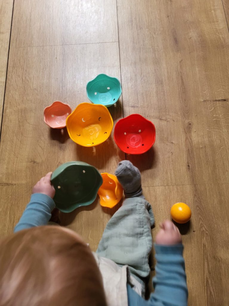 Spelend leren met Sophie de Giraf stapelcups