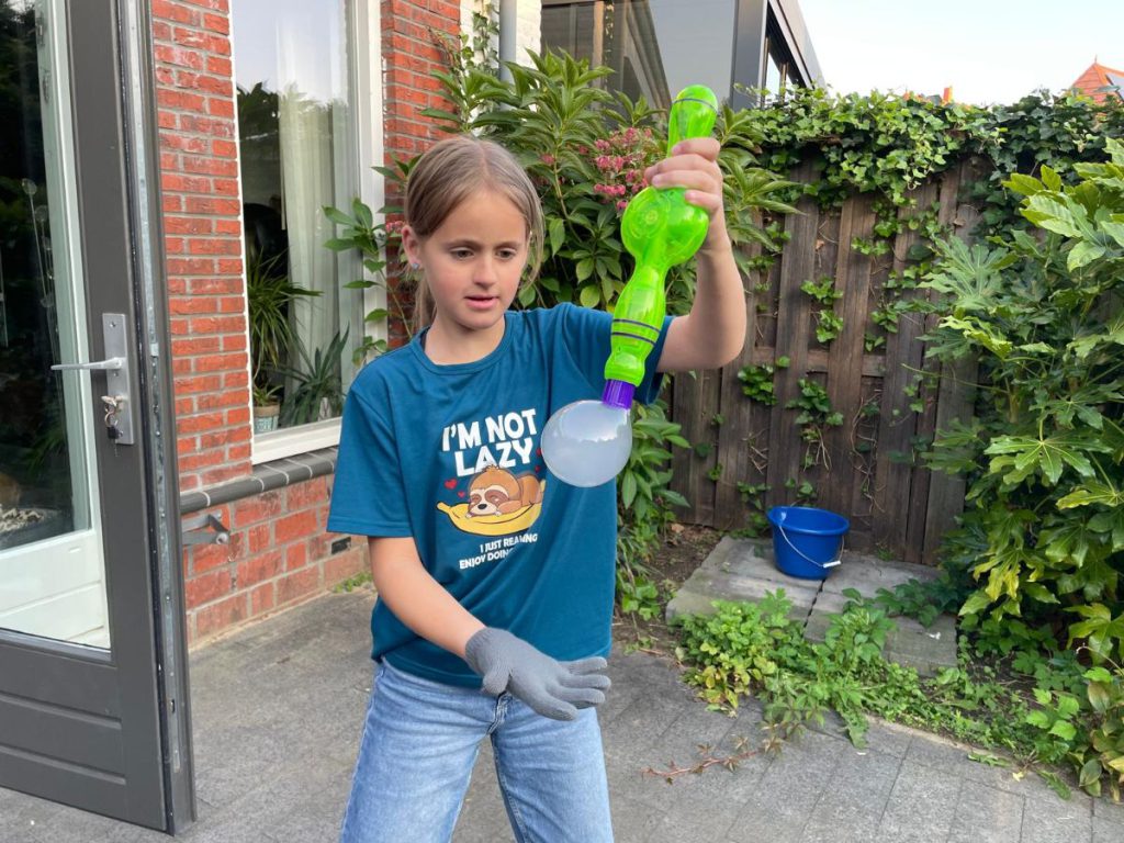 bel blazen met bellenblaas machine