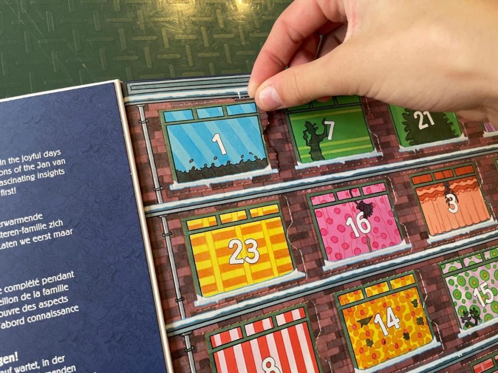 vakje van adventskalender openmaken winnaar speelgoed van het jaar 2024