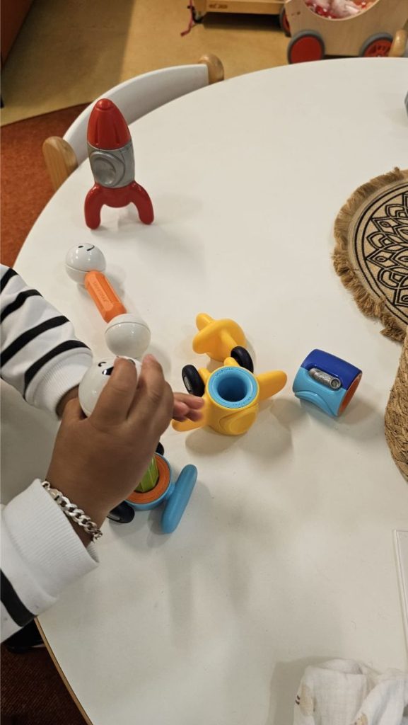Spelen met magnetisch speelgoed