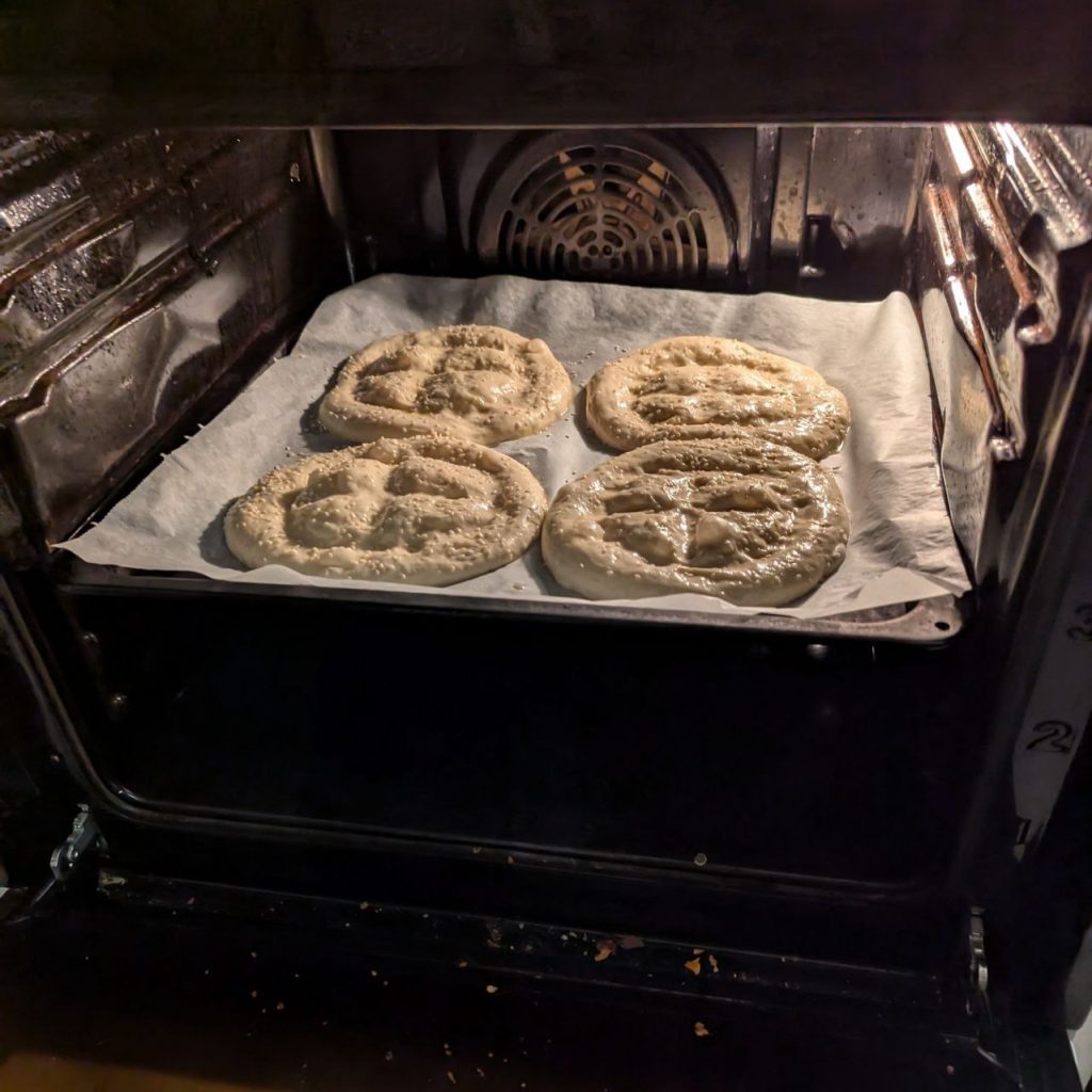 in de oven zelfgemaakte broodjes