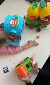 Duurzaam cadeau peuters en kleuters klorofil tropische ananas safari jeep ziekenhuis