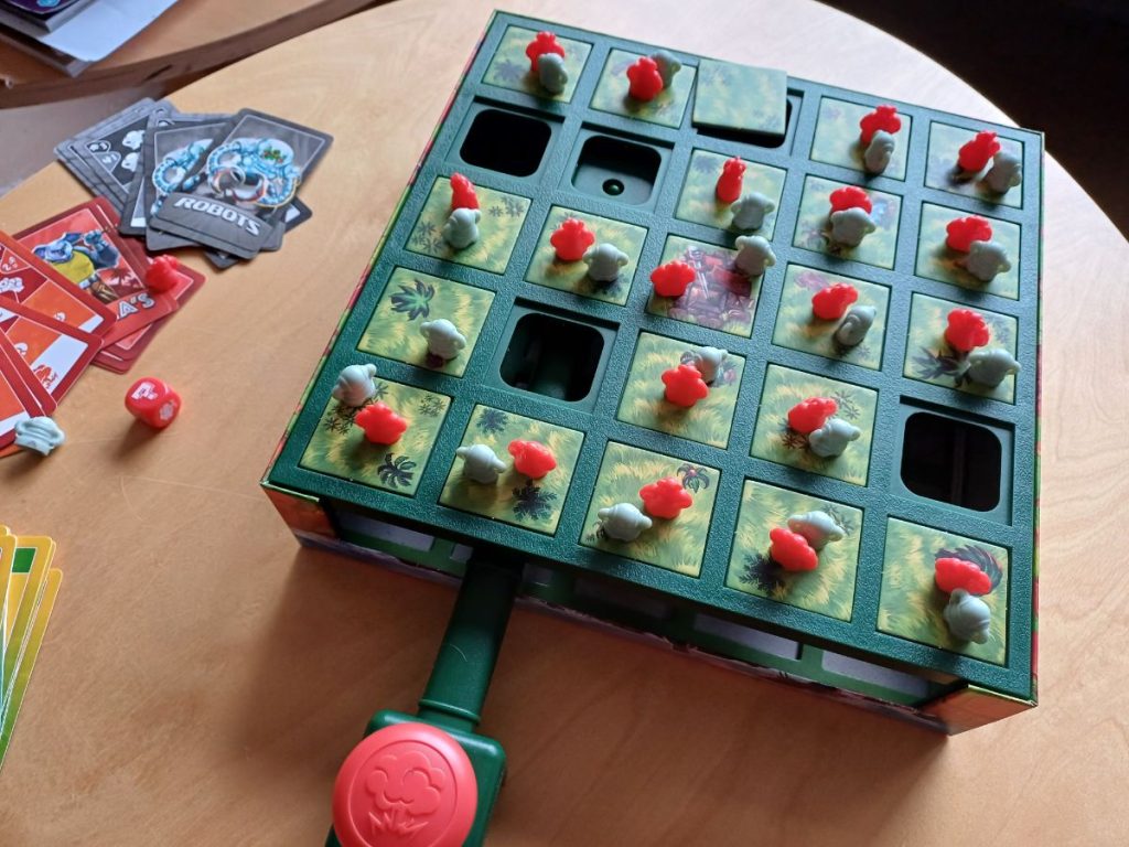 speelveld na een explosie Battle Royale: last one standing is een leuk familiespel voor kinderen vanaf 8 jaar. Durf jij de strijd aan te gaan?
