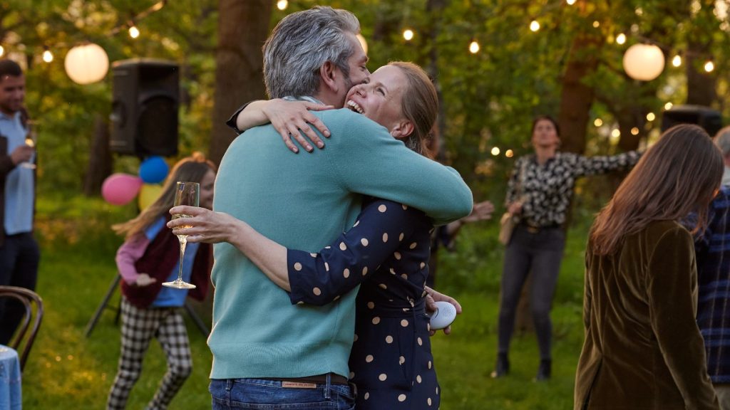 Zes vrouwen ontdekken dat loslaten en jezelf opnieuw uitvinden soms precies is wat ze nodig hebben voor een schitterend leven.