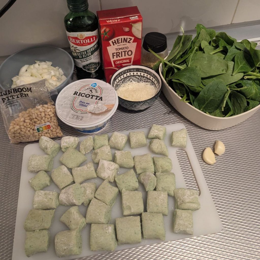 Ingrediënten voor saus en de Gnocchi ricotta spinazie