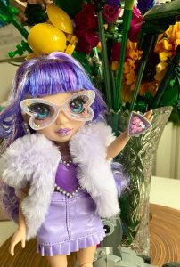 Rainbow High Creative Crystals Dolls, een pop en creatieve speelset violet pop